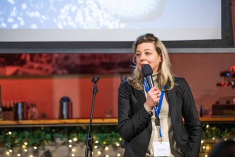 AI in de ouderenzorg: zeven activiteiten om opschaling te versnellen