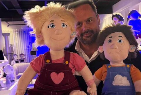 Slimme knuffelrobot Maatje pop kan meer voor minder geld